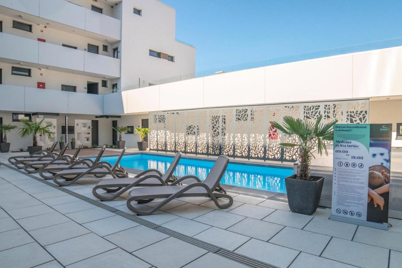 Sunset Resort - Lakeside Boutique Apartments Fonyod Luaran gambar