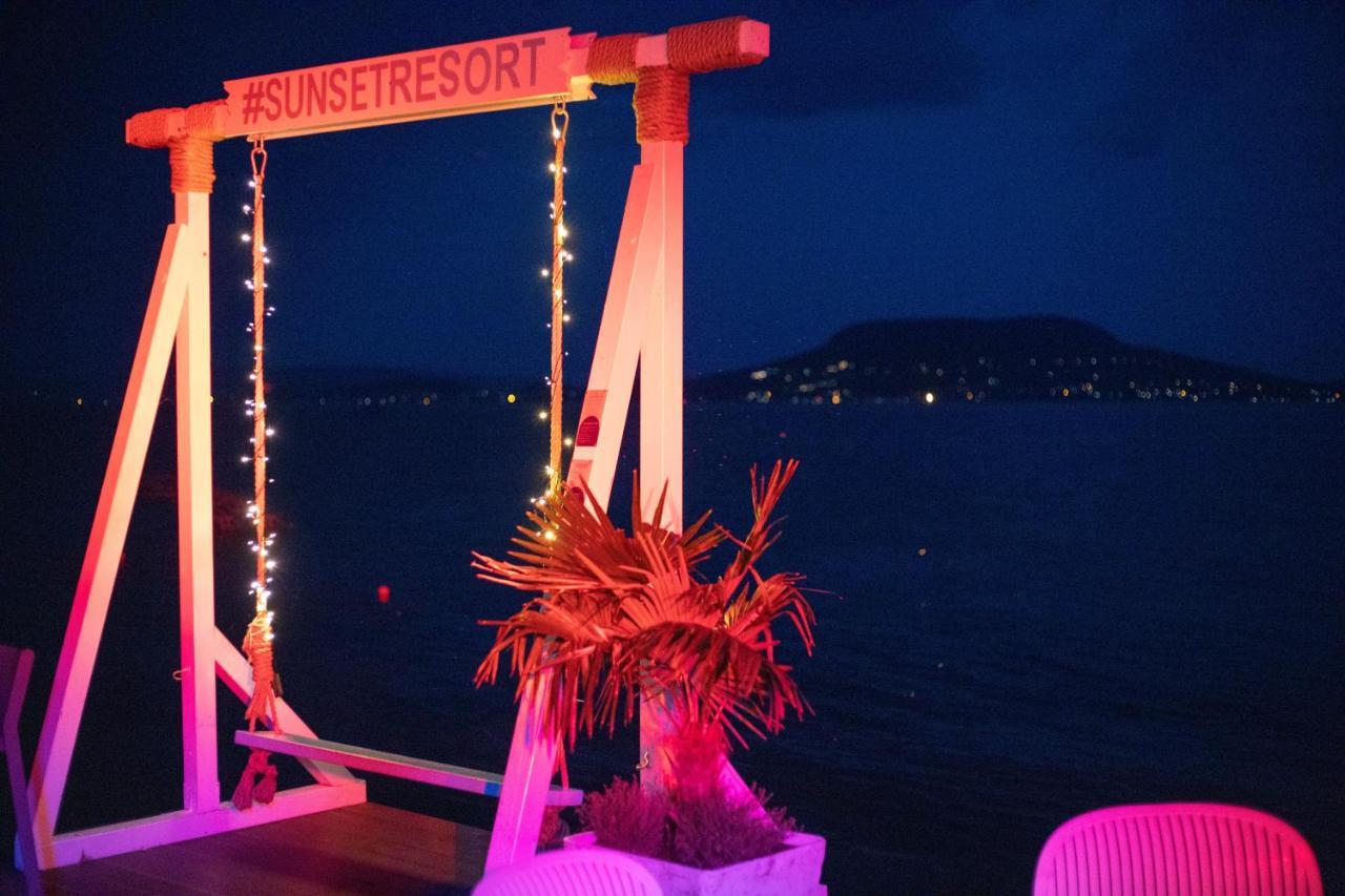 Sunset Resort - Lakeside Boutique Apartments Fonyod Luaran gambar